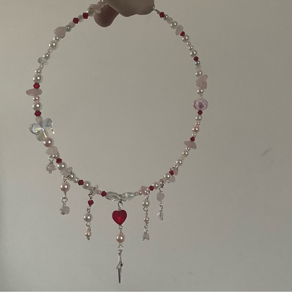pink, red & white beaded necklace ♥️🎀
